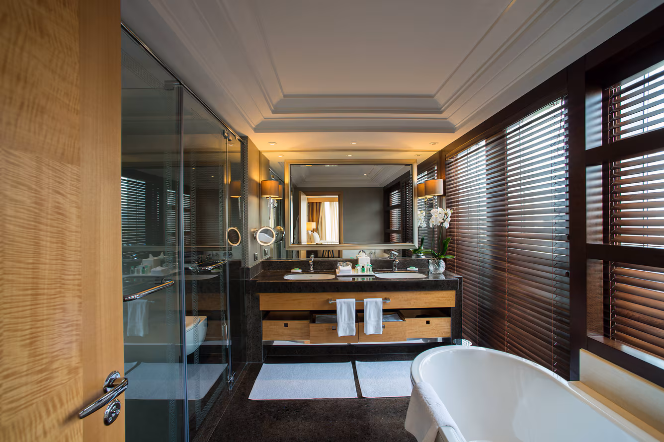 MARRIOTT Hotel-Golden Gates Travel