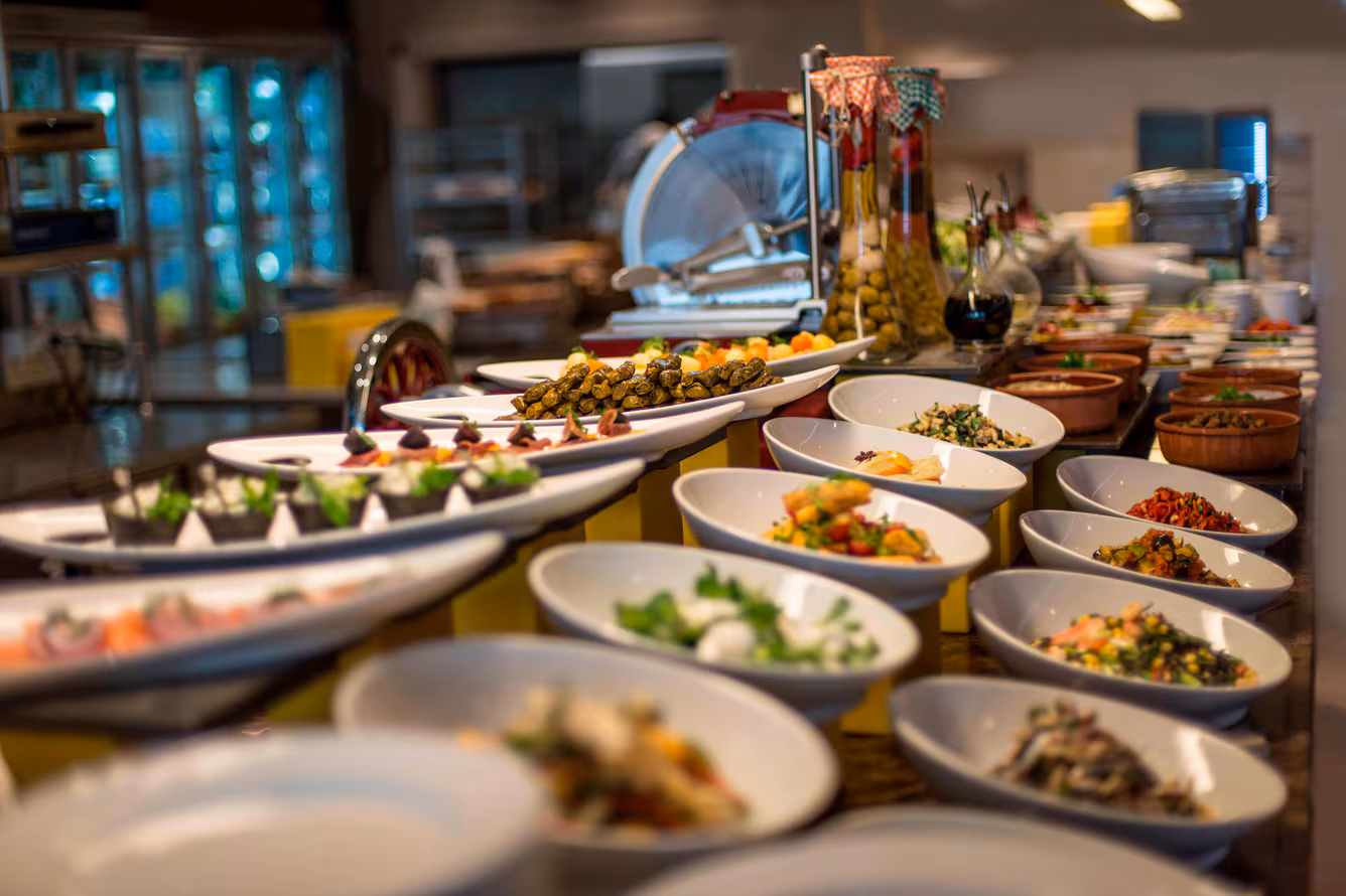 MARRIOTT Hotel-Golden Gates Travel